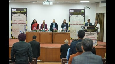 Dr Nidhi Bhatia from the department of anesthesia and intensive care, PGIMER, Chandigarh, demonstrated the airway procedure using supraglottic device. (HT Photo)