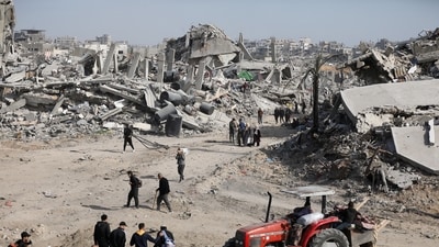 Displaced Palestinians walk past the rubble as they attempt to return to their homes, following a delay in the ceasefire between Israel and Hamas over the hostage list, in the northern Gaza Strip, January 19, 2025.&nbsp; (REUTERS)