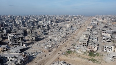 A drone view shows displaced Palestinians walking past the rubble as they attempt to return to their homes, amid a ceasefire between Israel and Hamas, in the northern Gaza Strip, January 19, 2025.&nbsp; (REUTERS/Mahmoud Al-Basos)