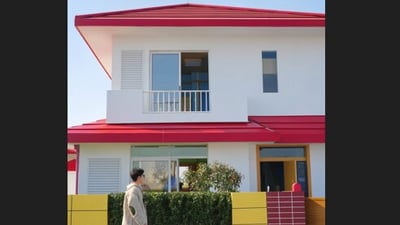 A Chinese man spent ₹3.5 crore to recreate Shin-Chan's iconic house (recordchina) A Chinese man spent ₹3.5 crore to recreate Shin-Chan's iconic house (recordchina)