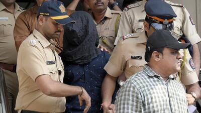 The Mumbai Police arrested suspected Bangladesh national Mohammad Shariful Islam Shehzad in actor Saif Ali Khan attack case early on Sunday in Thane. (Raju Shinde/HT Photo) The Mumbai Police arrested suspected Bangladesh national Mohammad Shariful Islam Shehzad in actor Saif Ali Khan attack case early on Sunday in Thane. (Raju Shinde/HT Photo)