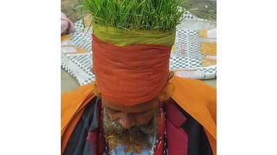 Amarjeet, better known as Anaaj Wale Baba, caught people's eye for growing crops on his head. The baba has been using this unique way to spread awareness about the environment for the past five years. A Hatha Yogi by practice, the baba grows wheat, millet, gram and peas on his head. He even waters them regularly to keep them healthy. (ANI) Amarjeet, better known as Anaaj Wale Baba, caught people's eye for growing crops on his head. The baba has been using this unique way to spread awareness about the environment for the past five years. A Hatha Yogi by practice, the baba grows wheat, millet, gram and peas on his head. He even waters them regularly to keep them healthy. (ANI)