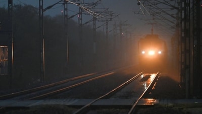 Train seen in morning fog and rain ar Dwarka , in New Delhi, India, on Thursday, January 16, 2025. (Vipin Kumar/ Hindustan Times)