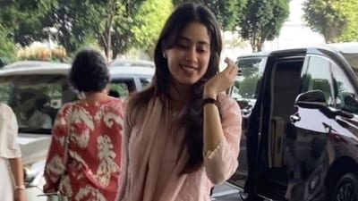 Janhvi Kapoor gets clicked outside the Mumbai airport. Janhvi Kapoor gets clicked outside the Mumbai airport.