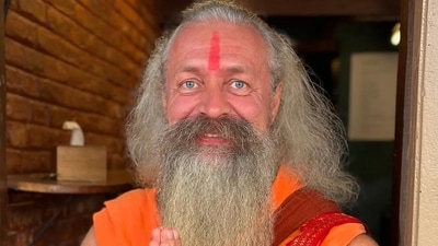 The 7-feet-tall "muscular baba" from Russia, with a well-defined physique, caught the attention at Mahakumbh Mela. Dressed in simple saffron-coloured clothing, the baba was seen carrying his big jhola by his side along with a rudraksha mala around his neck. (Instagram/kevinbubriski) The 7-feet-tall "muscular baba" from Russia, with a well-defined physique, caught the attention at Mahakumbh Mela. Dressed in simple saffron-coloured clothing, the baba was seen carrying his big jhola by his side along with a rudraksha mala around his neck. (Instagram/kevinbubriski)