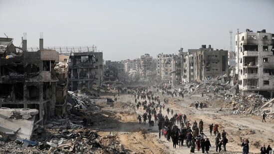Displaced Palestinians walk past the rubble as they attempt to return to their homes, following a delay in the ceasefire between Israel and Hamas over the hostage list, in the northern Gaza Strip, January 19, 2025.&nbsp;(REUTERS/Dawoud Abu Alkas)