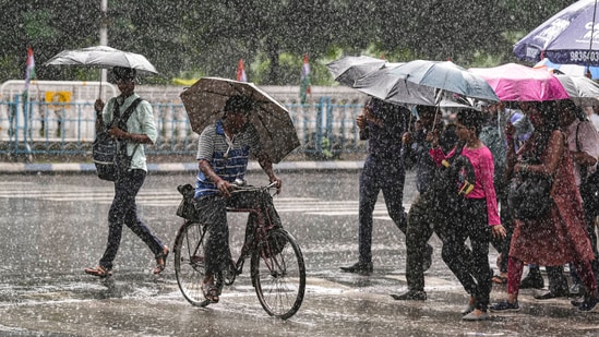 Areas such as MG Road, Jayanagar, Hebbal, Sultanpalya, RT Nagar, and RR Nagar reported light rain during the early hours of Sunday.