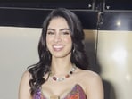 Khushi Kapoor's high glam look is worthy of taking style notes.