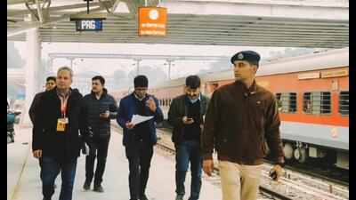 DRM NR (Lucknow division) SM Sharma with senior DCM Kuldeep Tiwari during inspection of Prayag Sangam station to see preparedness in view of Mauni Amavasya Amrit Snan  (Sourced)