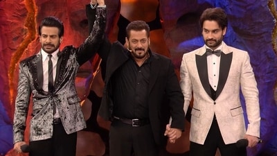 Karan Veer Mehra finally lifted the trophy of Bigg Boss 18 defeating Vivian Dsena and Rajat Dalal. While Shilpa Shirodkar and Chum Darang were seen jumping with joy after Salman Khan announced the news, other housemates were in shock and looked disappointed with the outcome. (Twitter) Karan Veer Mehra finally lifted the trophy of Bigg Boss 18 defeating Vivian Dsena and Rajat Dalal. While Shilpa Shirodkar and Chum Darang were seen jumping with joy after Salman Khan announced the news, other housemates were in shock and looked disappointed with the outcome. (Twitter)
