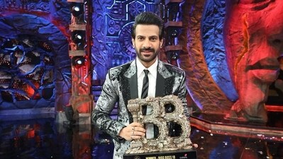 Along with the shinning trophy, Karan Veer Mehra, who was crowned the winner of Bigg Boss 18, also took home <span class='webrupee'>₹</span>50 lakh prize money. (Twitter) Along with the shinning trophy, Karan Veer Mehra, who was crowned the winner of Bigg Boss 18, also took home <span class='webrupee'>₹</span>50 lakh prize money. (Twitter)