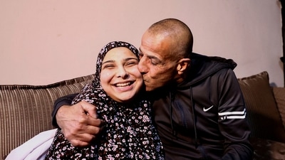 Rose Khwais, a freed Palestinian prisoner, is kissed by her father after her release from an Israeli jail as part of a hostages-prisoners swap and a ceasefire deal in Gaza between Hamas and Israel, in Jerusalem, January 20, 2025.&nbsp; (REUTERS/Jamal Awad)