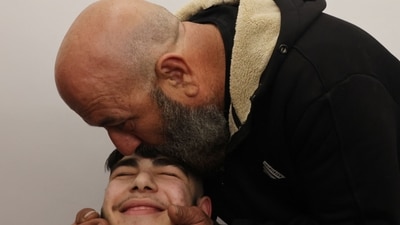  The uncle of 17-year-old Palestinian prisoner Qassem Jaafra kisses his forehead upon his arrival home in the Silwan neighbourhood in east Jerusalem following his release in the early hours of January 20, 2025 along with 90 other Palestinian prisoners. (AFP/ AHMAD GHARABLI ) The uncle of 17-year-old Palestinian prisoner Qassem Jaafra kisses his forehead upon his arrival home in the Silwan neighbourhood in east Jerusalem following his release in the early hours of January 20, 2025 along with 90 other Palestinian prisoners. (AFP/ AHMAD GHARABLI )