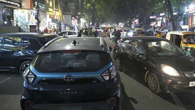 Traffic on a main road in Kalkaji in Delhi on Sunday (HT Photo/Sanjeev Verma) Traffic on a main road in Kalkaji in Delhi on Sunday (HT Photo/Sanjeev Verma)