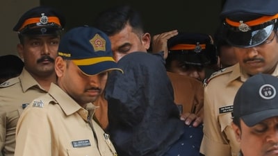 Police officers escort the prime suspect in the stabbing of Bollywood actor Saif Ali Khan, to a court after he was arrested in Mumbai, Sunday, Jan. 19, 2025. (AP) Police officers escort the prime suspect in the stabbing of Bollywood actor Saif Ali Khan, to a court after he was arrested in Mumbai, Sunday, Jan. 19, 2025. (AP)