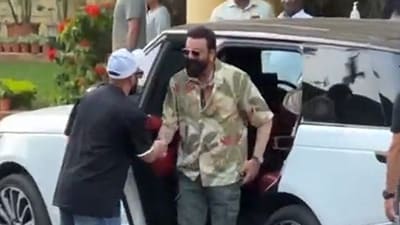Sanjay Dutt reached Lilavati Hospital to pay a visit to actor Saif Ali Khan.