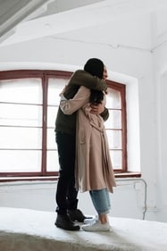 Hug it out! (Pexels) Hug it out! (Pexels)