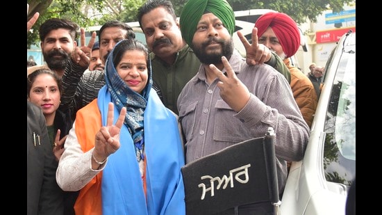 Aam Aadmi Party (AAP) leader Inderjit Kaur, 37, representing Ward No. 13 from the East constituency, was appointed as the first woman mayor of Ludhiana on Monday. Rakesh Prashar was elected as the senior deputy mayor while Prince Johar was elected as deputy mayor in a tightly monitored election at Guru Nanak Dev Bhawan here on Monday. (Gurpreet Singh/HT)