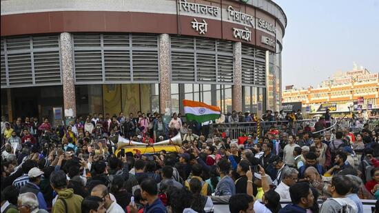People protest outside the Civil and Criminal Court in Sealdah on Saturday as the court pronounced accused Sanjay Roy guilty of rape and murder of a doctor at RG Kar Hospital in Kolkata. (Samir Jana/ HT Photo)