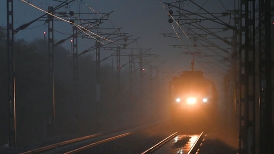 Train seen in morning fog and rain ar Dwarka , in New Delhi, India, on Thursday, January 16, 2025. (Vipin Kumar/ Hindustan Times)