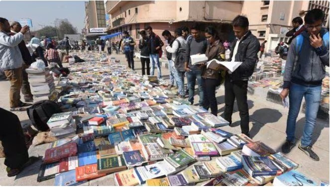 A view of the Sunday Book Market in Daryaganj in 2019 (Sonu Mehta/HT Photo) A view of the Sunday Book Market in Daryaganj in 2019 (Sonu Mehta/HT Photo)