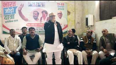 Ajai Rai addressing the gathering at the Congress office in Varanasi (HT )