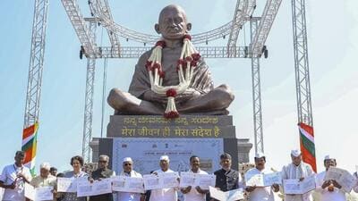 Congress President Mallikarjun Kharge with party MP Priyanka Gandhi Vadra, Karnataka Chief Minister Siddaramaiah, Deputy CM DK Shivakumar, and others during the unveiling of a statue of Mahatma Gandhi, at Suvarna Vidhana Soudha in Belagavi, Karnataka, Tuesday. (ANI) Congress President Mallikarjun Kharge with party MP Priyanka Gandhi Vadra, Karnataka Chief Minister Siddaramaiah, Deputy CM DK Shivakumar, and others during the unveiling of a statue of Mahatma Gandhi, at Suvarna Vidhana Soudha in Belagavi, Karnataka, Tuesday. (ANI)