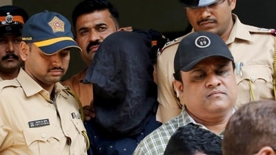Mumbai: Police personnel take the accused, arrested in connection with the alleged attack on Bollywood actor Saif Ali Khan, to a hospital for medical examination before producing him at a court, in Mumbai, Sunday, Jan. 19, 2025. (PTI Photo)(PTI01_19_2025_000127A) (PTI) Mumbai: Police personnel take the accused, arrested in connection with the alleged attack on Bollywood actor Saif Ali Khan, to a hospital for medical examination before producing him at a court, in Mumbai, Sunday, Jan. 19, 2025. (PTI Photo)(PTI01_19_2025_000127A) (PTI)