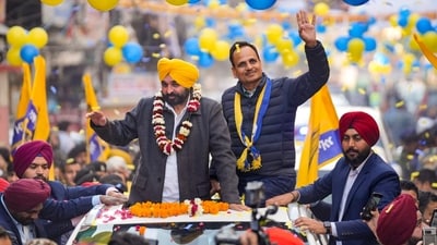 Bhagwant Mann campaigning with Satyendar Jain. (PTI) Bhagwant Mann campaigning with Satyendar Jain. (PTI)