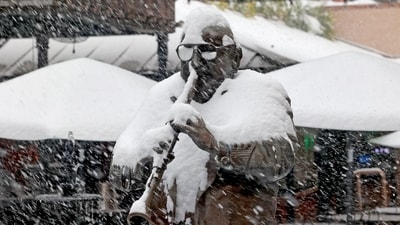 A statue of Pete Fountain is covered in snow inside New Orleans Musical Legends Park on Bourbon Street on January 21, 2025 in New Orleans, Louisiana.&nbsp; (Getty Images via AFP)