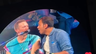 Bengaluru techie sings along with Chris Martin at Coldplay concert in Mumbai. Bengaluru techie sings along with Chris Martin at Coldplay concert in Mumbai.