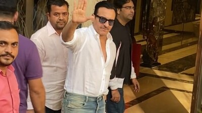 When Saif spotted fans and well-wishers waiting for him outside, he paused for a moment and smiled as he waved at them. (HT Photos/Raju Shinde) When Saif spotted fans and well-wishers waiting for him outside, he paused for a moment and smiled as he waved at them. (HT Photos/Raju Shinde)