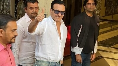 He also gave a thumbs-up to indicate that he was doing well now despite what happened a few days ago. (HT Photos/Raju Shinde) He also gave a thumbs-up to indicate that he was doing well now despite what happened a few days ago. (HT Photos/Raju Shinde)