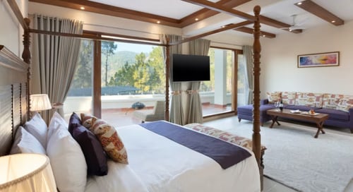 The rooms have large windows for beautiful views. (PC: Suryavilas Gallery)