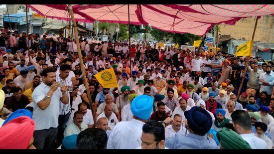 Protesters had blocked the Jalandhar-Pathankot national highway last year demanding cancellation of the proposed construction of a bio-CNG plant at the Bhogpur sugar mill. (HT File)