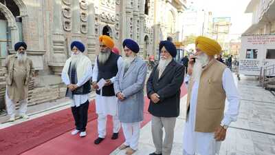 A group of SGPC members on Wednesday approached the Akal Takht seeking action against Shiromani Akali Dal (SAD) leaders for “not complying” with the December 2 decree of the highest Sikh temporal seat in totality. (HT Photo)