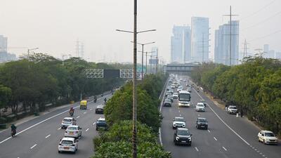 According to traffic police’s conservative estimates, around 100,000 commuters use the Noida expressway daily, as it also connects to the 165km Yamuna Expressway. (Sunil Ghosh/HT Photo) According to traffic police’s conservative estimates, around 100,000 commuters use the Noida expressway daily, as it also connects to the 165km Yamuna Expressway. (Sunil Ghosh/HT Photo)