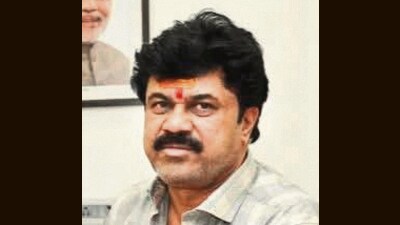 The hearing began before Beed MCOCA court and Karad appeared through video conferencing. (HT PHOTO) The hearing began before Beed MCOCA court and Karad appeared through video conferencing. (HT PHOTO)