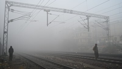 The delay time of the nine trains due to dense fog ranged between 70 minutes and 200 minutes. (Parveen Kumar/HT File) The delay time of the nine trains due to dense fog ranged between 70 minutes and 200 minutes. (Parveen Kumar/HT File)
