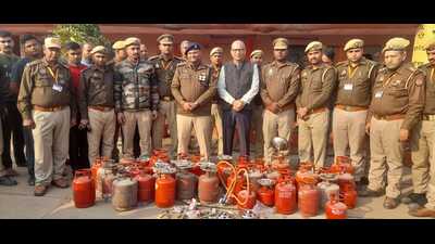 One of the search teams with seized ‘non-ISI’ cylinders. (HT Photo) One of the search teams with seized ‘non-ISI’ cylinders. (HT Photo)