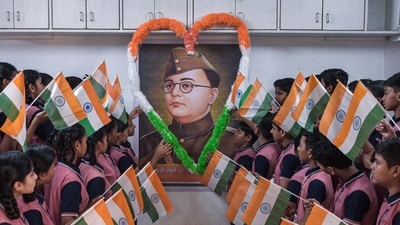Surat, Jan 22 (ANI): Schoolchildren pay tribute to Netaji Subhas Chandra Bose on the eve of his Jayanti, which is celebrated as Parakram Diwas, in Surat on Wednesday. (ANI Photo) (Ashok Munjani) Surat, Jan 22 (ANI): Schoolchildren pay tribute to Netaji Subhas Chandra Bose on the eve of his Jayanti, which is celebrated as Parakram Diwas, in Surat on Wednesday. (ANI Photo) (Ashok Munjani)