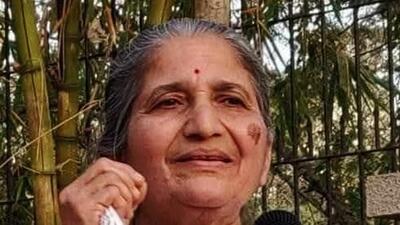 Agashe, who dedicated her life to social work, had retired after 28 years of service with the Department of Atomic Energy (DAE), where she was recognised with the Best Employee Award in 2008. Since 1981, she and her husband, Shreepad Agashe, had been ardent advocates for eye donation and later expanded their efforts to promote organ, skin, and body donation. (Praful Gangurde /HT Photo) Agashe, who dedicated her life to social work, had retired after 28 years of service with the Department of Atomic Energy (DAE), where she was recognised with the Best Employee Award in 2008. Since 1981, she and her husband, Shreepad Agashe, had been ardent advocates for eye donation and later expanded their efforts to promote organ, skin, and body donation. (Praful Gangurde /HT Photo)