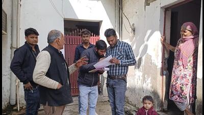 As per the information from PVVNL Noida, under phase 1 (from December 15-31), 15,808 people registered under the scheme and ₹34.87 crore was recovered. Under the phase 2 (from January 1), 6,241 people got registered and ₹10,89 crore has been recovered so far, said discom officials. (HT Photo) As per the information from PVVNL Noida, under phase 1 (from December 15-31), 15,808 people registered under the scheme and ₹34.87 crore was recovered. Under the phase 2 (from January 1), 6,241 people got registered and ₹10,89 crore has been recovered so far, said discom officials. (HT Photo)