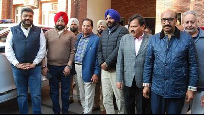 Congress leaders after meeting commissioner of police Gurpreet Singh Bhullar in Amritsar on Thursday. (Sameer Sehgal/HT)