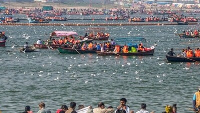 Mahakumbh 2025 Live: Devotees during the ongoing Maha Kumbh Mela festival, in Prayagraj. UP govt said that pilgrim footfall crossed 6 crore people in two days. (MahaaKumbh) Mahakumbh 2025 Live: Devotees during the ongoing Maha Kumbh Mela festival, in Prayagraj. UP govt said that pilgrim footfall crossed 6 crore people in two days. (MahaaKumbh)