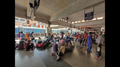 Most trains headed to north India are fully booked due to the ongoing Maha Kumbh and the railway ministry has introduced additional special trains from Maharashtra to Prayagraj. (REPRESENTATIVE PHOTO) Most trains headed to north India are fully booked due to the ongoing Maha Kumbh and the railway ministry has introduced additional special trains from Maharashtra to Prayagraj. (REPRESENTATIVE PHOTO)