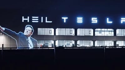 'Heil Tesla' being projected on the Tesla factory in Germany's Berlin-Brandenburg (x.com/@ByDonkeys) 'Heil Tesla' being projected on the Tesla factory in Germany's Berlin-Brandenburg (x.com/@ByDonkeys)