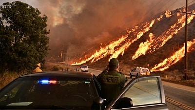 In an area already reeling from the consequences of massive fires, a new wildfire broke out north of Los Angeles on January 22. It quickly grew in size and prompted hundreds of evacuation orders. Ferocious flames were devouring hillsides near Castaic Lake, spreading rapidly to cover 5,000 acres (2,000 hectares) in just over two hours. (AFP/Frederic J. Brown) In an area already reeling from the consequences of massive fires, a new wildfire broke out north of Los Angeles on January 22. It quickly grew in size and prompted hundreds of evacuation orders. Ferocious flames were devouring hillsides near Castaic Lake, spreading rapidly to cover 5,000 acres (2,000 hectares) in just over two hours. (AFP/Frederic J. Brown)
