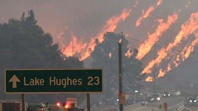 Flames from the Hughes Fire burn a hillside in Castaic, a northwestern part of Los Angeles County, California, on January 22, 2025. A new wildfire erupted north of Los Angeles on January 22, exploding in size and sparking thousands of evacuation orders in a region already staggering from the effects of huge blazes. (AFP/Robyn Beck) Flames from the Hughes Fire burn a hillside in Castaic, a northwestern part of Los Angeles County, California, on January 22, 2025. A new wildfire erupted north of Los Angeles on January 22, exploding in size and sparking thousands of evacuation orders in a region already staggering from the effects of huge blazes. (AFP/Robyn Beck)