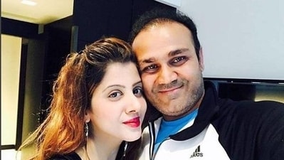 Virender Sehwag and Aarti Ahlawat got married in 2004 Virender Sehwag and Aarti Ahlawat got married in 2004